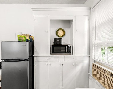 3635 Cantrell Road - Photo Thumbnail 4