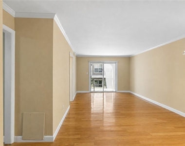 395 Pharr Road - Photo Thumbnail 4