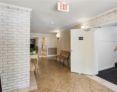 395 Pharr Road - Photo Thumbnail 1