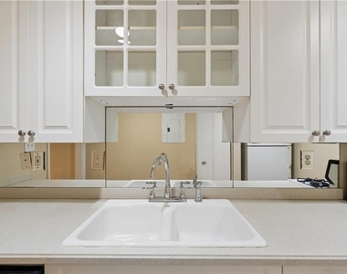 395 Pharr Road - Photo Thumbnail 7