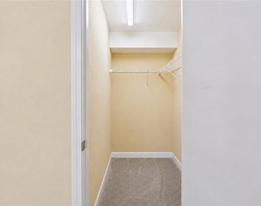 395 Pharr Road - Photo Thumbnail 16