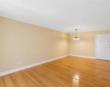 395 Pharr Road - Photo Thumbnail 9