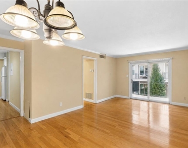 395 Pharr Road - Photo Thumbnail 5