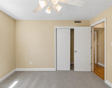 395 Pharr Road - Photo Thumbnail 14