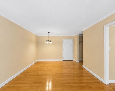 395 Pharr Road - Photo Thumbnail 10