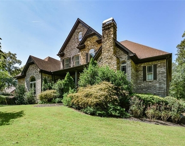 2210 Spalding Drive - Photo Thumbnail 4