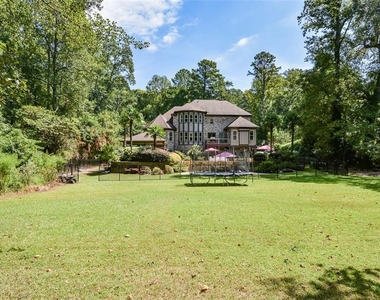 2210 Spalding Drive - Photo Thumbnail 7