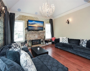 2210 Spalding Drive - Photo Thumbnail 22