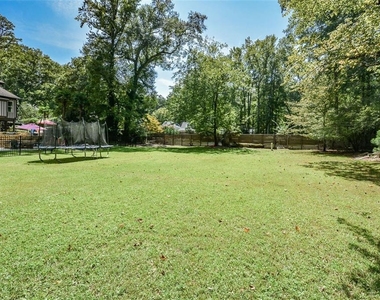 2210 Spalding Drive - Photo Thumbnail 11
