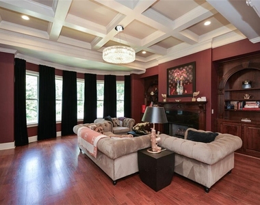 2210 Spalding Drive - Photo Thumbnail 18