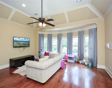 2210 Spalding Drive - Photo Thumbnail 24