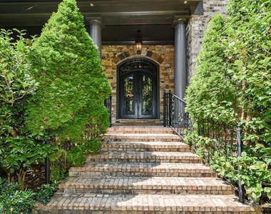 2210 Spalding Drive - Photo Thumbnail 3