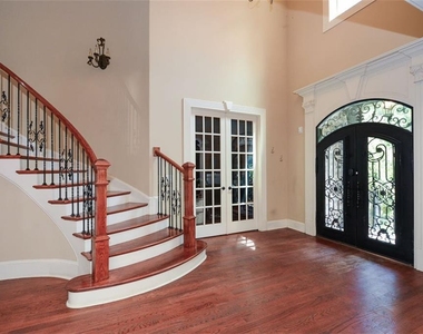 2210 Spalding Drive - Photo Thumbnail 16