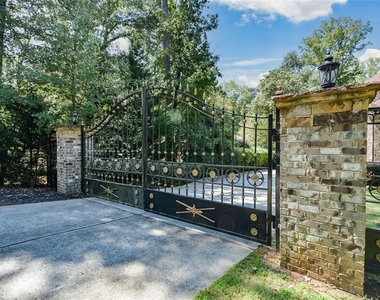 2210 Spalding Drive - Photo Thumbnail 14