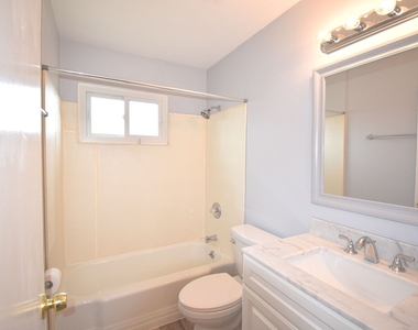 575 Berry Avenue - Photo Thumbnail 3