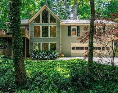 102 Vanessa Drive Se - Photo Thumbnail 1