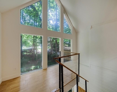 102 Vanessa Drive Se - Photo Thumbnail 9