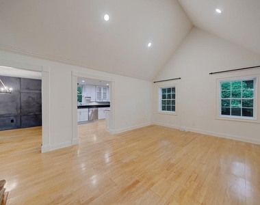 102 Vanessa Drive Se - Photo Thumbnail 10
