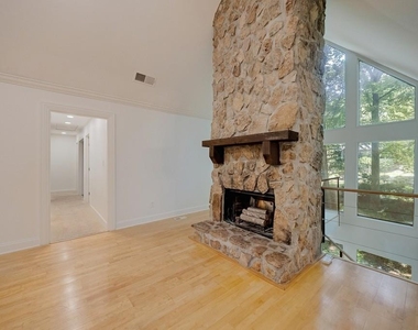 102 Vanessa Drive Se - Photo Thumbnail 11