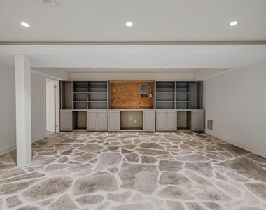 102 Vanessa Drive Se - Photo Thumbnail 4