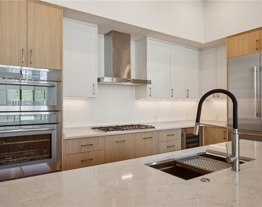 2425 Peachtree Road Ne - Photo Thumbnail 5