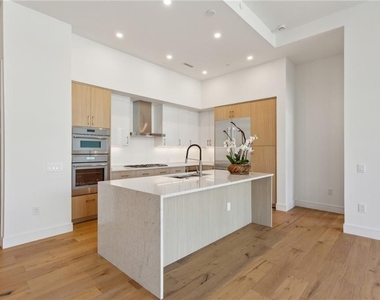 2425 Peachtree Road Ne - Photo Thumbnail 4