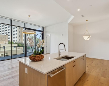 2425 Peachtree Road Ne - Photo Thumbnail 8