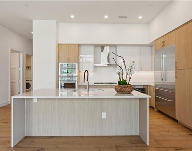2425 Peachtree Road Ne - Photo Thumbnail 6