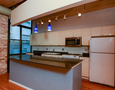 375 W Erie Street - Photo Thumbnail 2