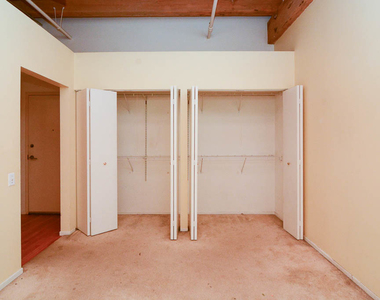 375 W Erie Street - Photo Thumbnail 12