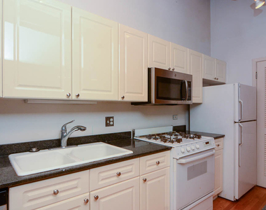 375 W Erie Street - Photo Thumbnail 4