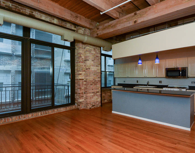 375 W Erie Street - Photo Thumbnail 9