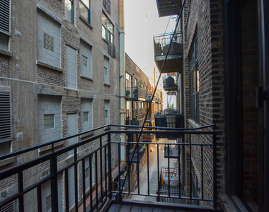 375 W Erie Street - Photo Thumbnail 18