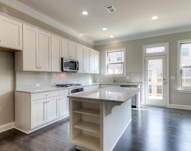 2286 Mclean Chase Se - Photo Thumbnail 7