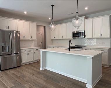 139 Jacobs Hollow Street - Photo Thumbnail 3
