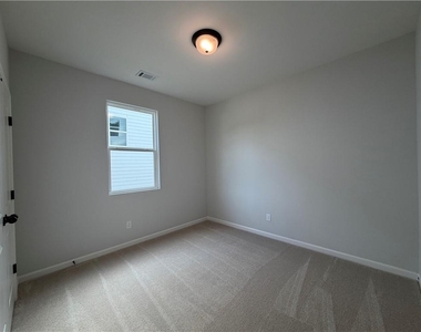 139 Jacobs Hollow Street - Photo Thumbnail 2