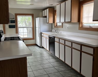 24136 W Lockport Street - Photo Thumbnail 3