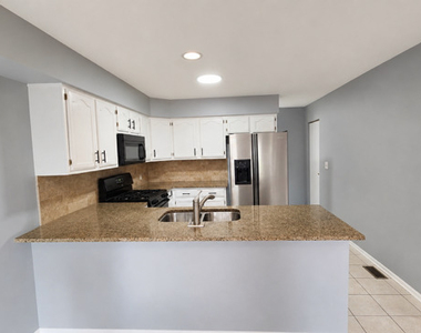 121 Hampton Avenue - Photo Thumbnail 1