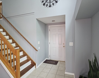 121 Hampton Avenue - Photo Thumbnail 4