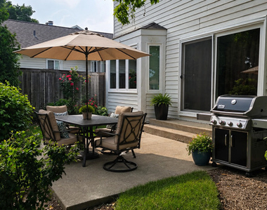 121 Hampton Avenue - Photo Thumbnail 12
