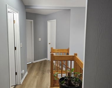 121 Hampton Avenue - Photo Thumbnail 6