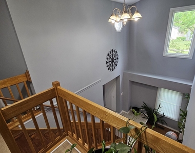 121 Hampton Avenue - Photo Thumbnail 5