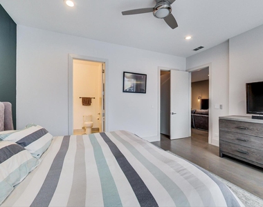 4042 N Pulaski Road - Photo Thumbnail 14