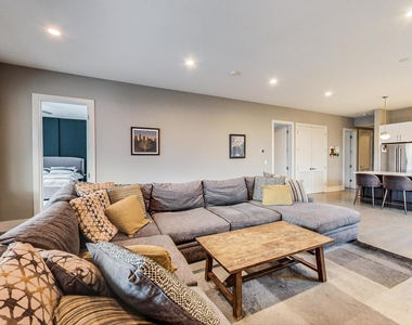 4042 N Pulaski Road - Photo Thumbnail 4