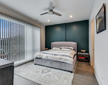 4042 N Pulaski Road - Photo Thumbnail 12