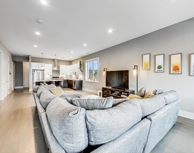 4042 N Pulaski Road - Photo Thumbnail 5