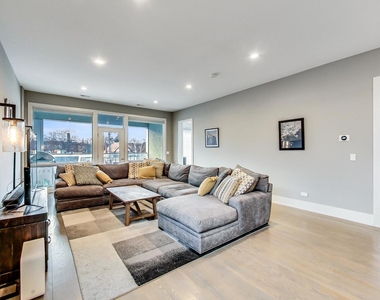 4042 N Pulaski Road - Photo Thumbnail 2