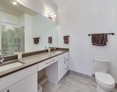 4042 N Pulaski Road - Photo Thumbnail 16