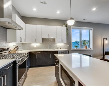 4042 N Pulaski Road - Photo Thumbnail 7