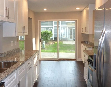 1585 Regan Court - Photo Thumbnail 4